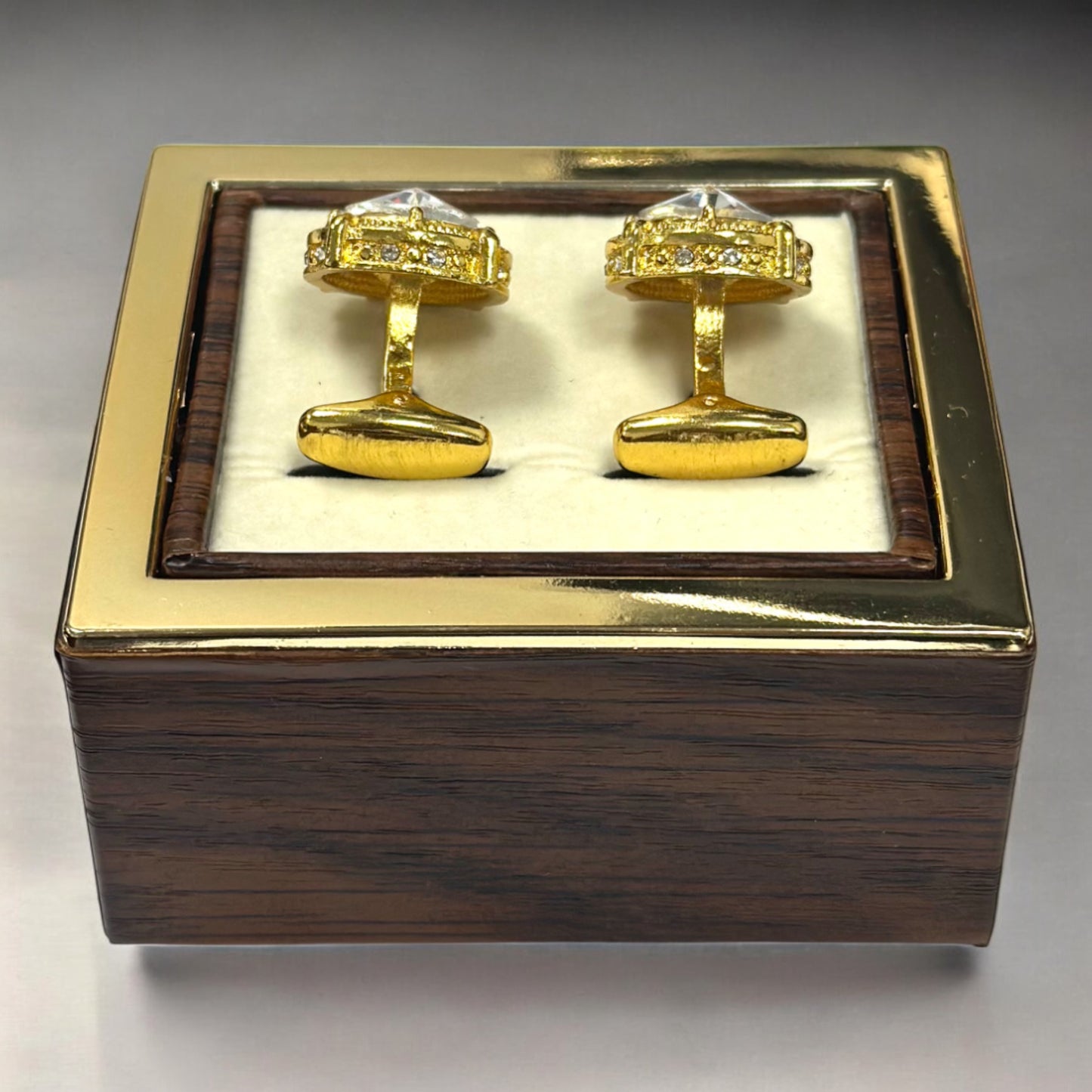 Luxurious Round Diamond Surrounded by Detailing Gold Finish - Istanbul Fashion Cufflinks - 69